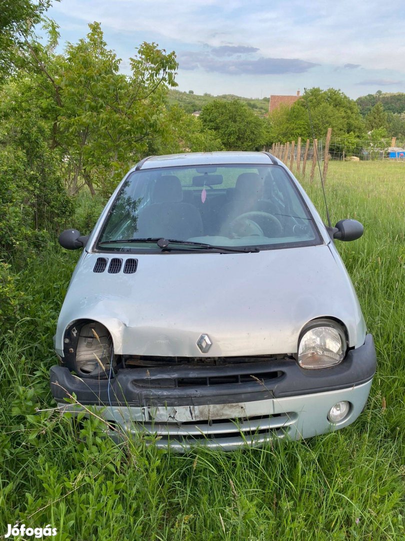 Renault Twingo autóroncs (egyben, nem bontott) alkatrésznek