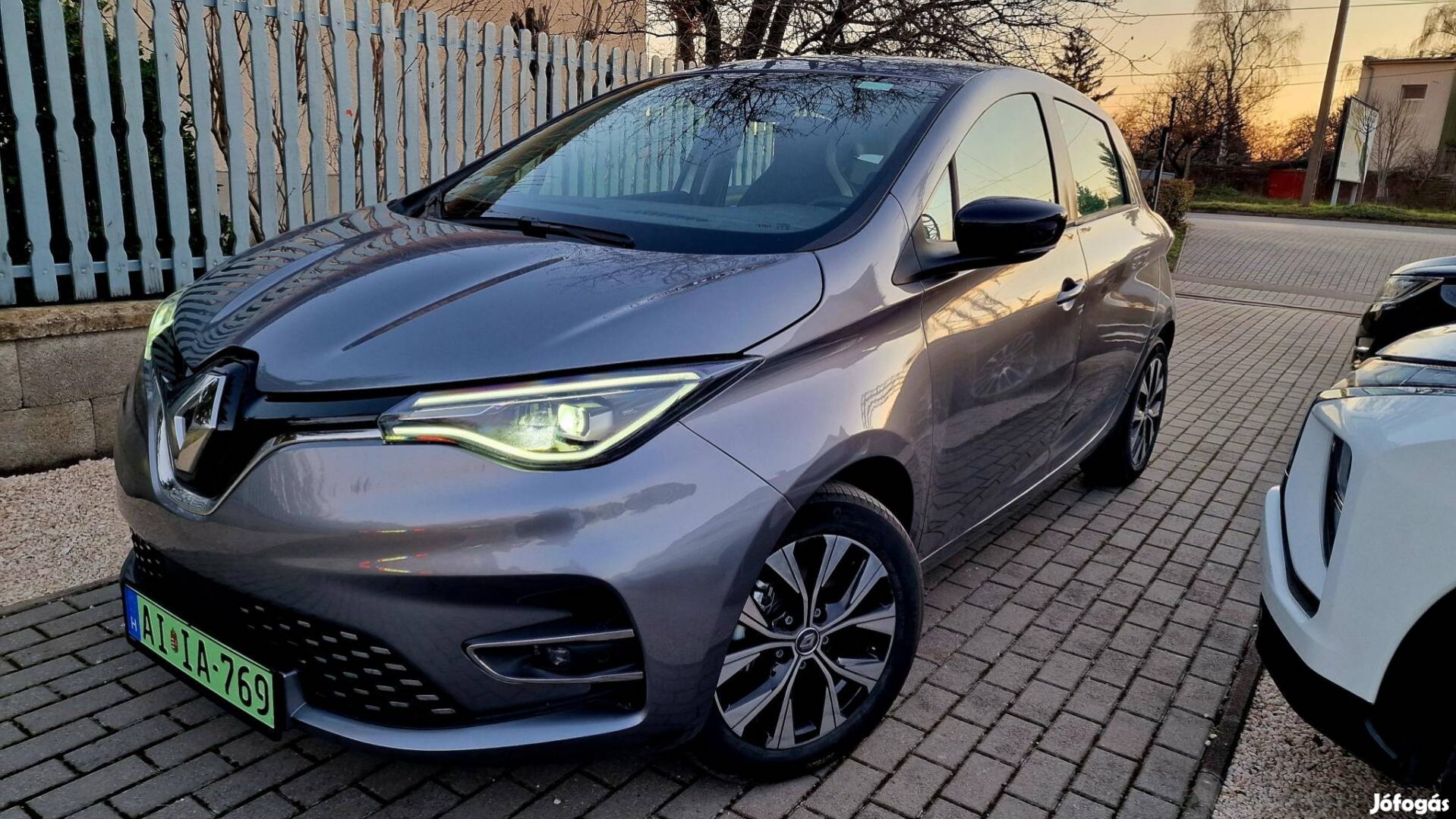 Renault Zoe E-Tech Electric R135 52 kWh Iconic...