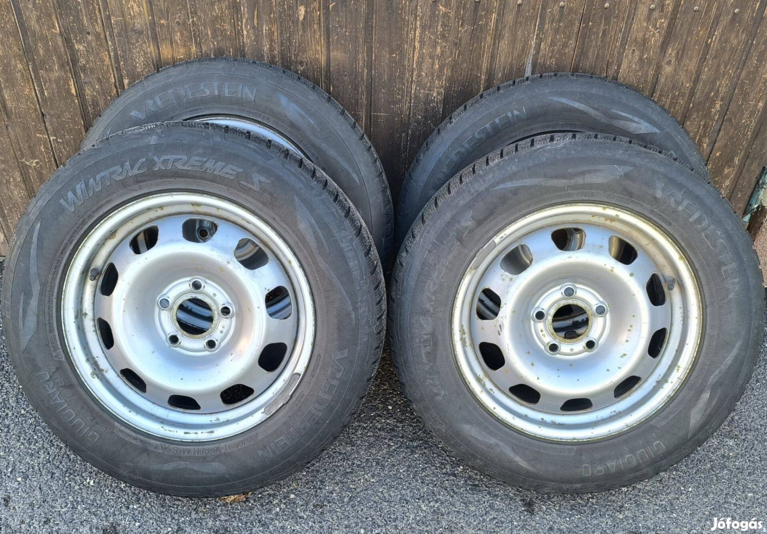 Renault. Nissan, Dacia Duster 215/65R16 téligumi szett Vredestein
