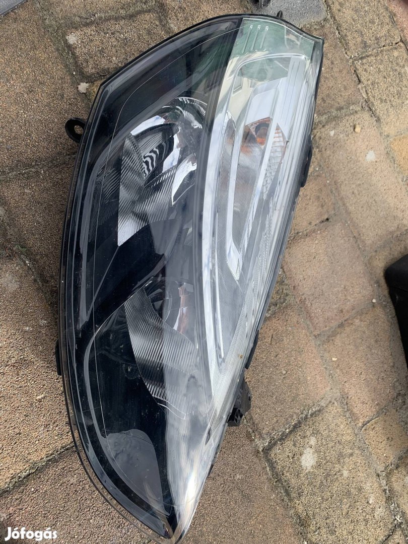 Renault clio IV 4 eleje alkatrész lámpa lökhárító felső díszrács