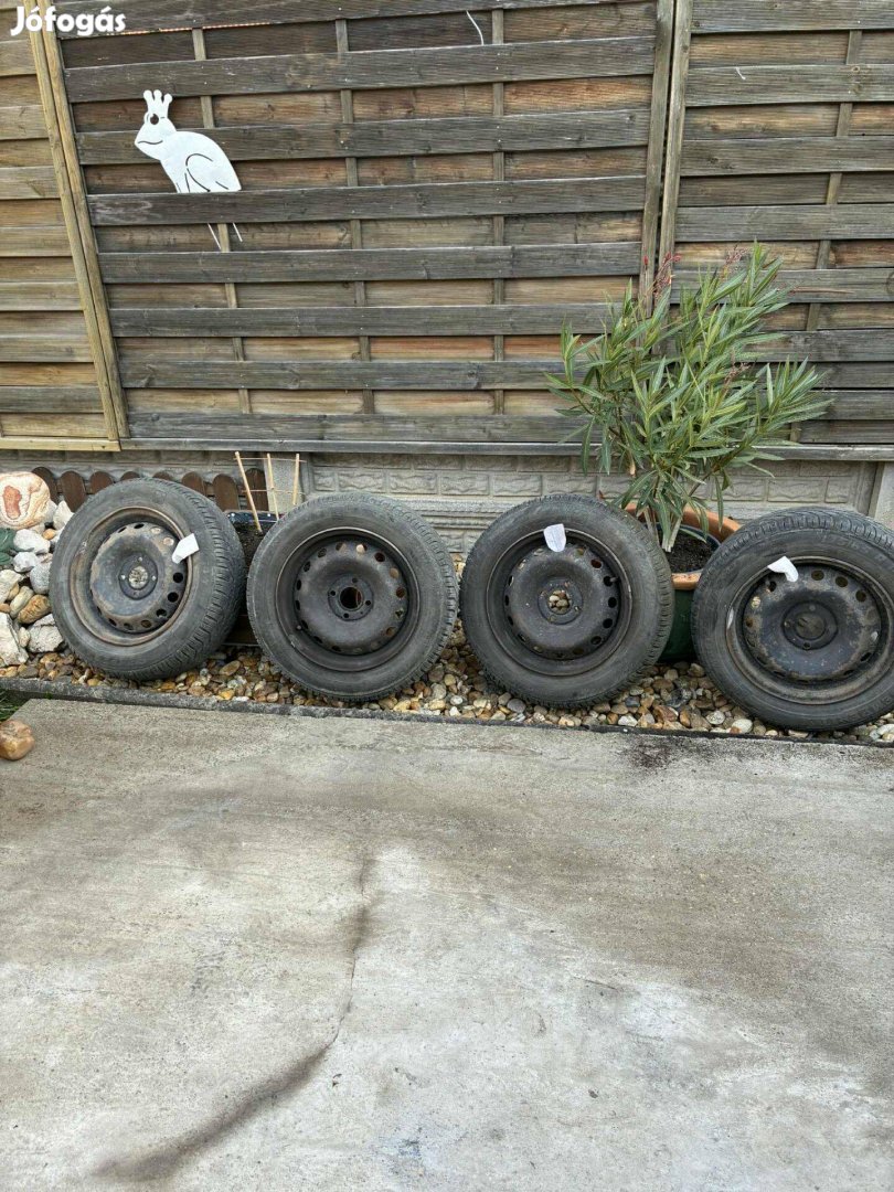 Renault clio téli gumi felnivel