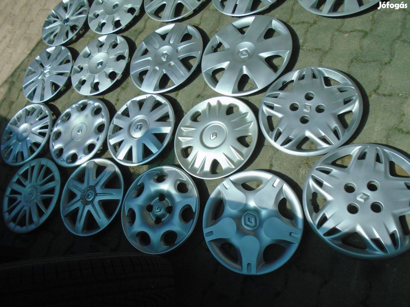 Renault gyári 14-15-16" dísztárcsák
