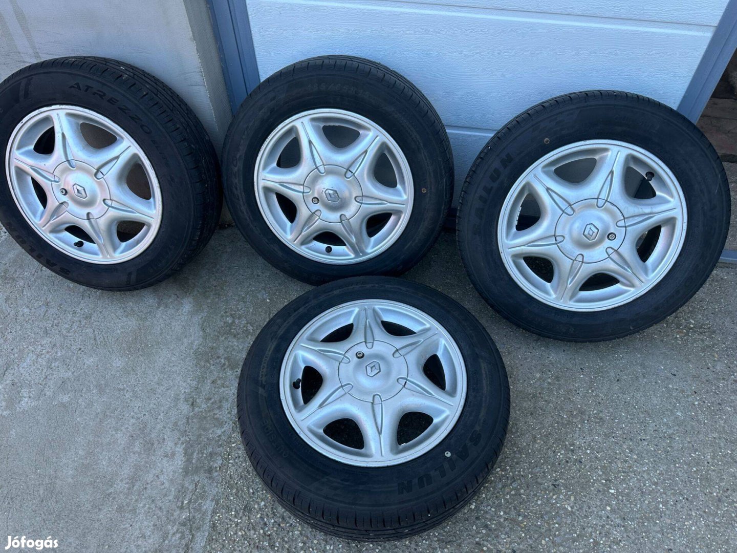 Renault gyári 15-ös alufelni szett eladó 4x100