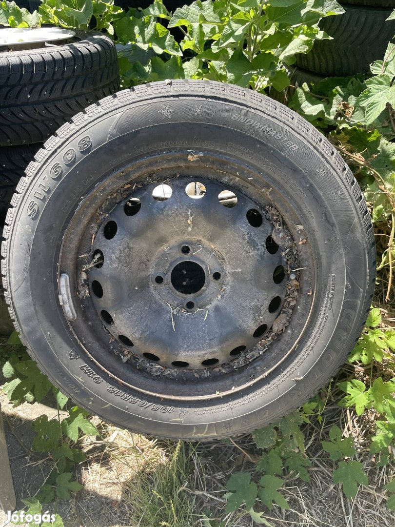 Renault gyári acélfelni téligumival dísztárcsával 195/65 R15