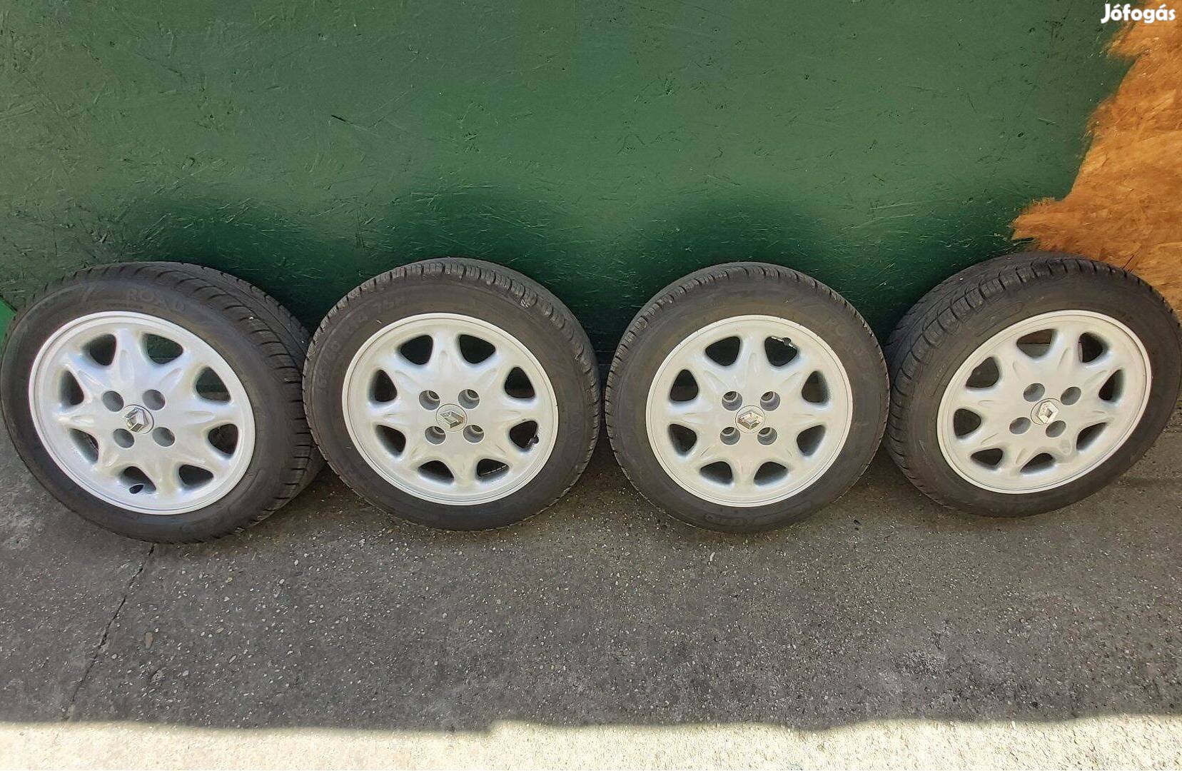 Renault gyári alufelni nyári gumival