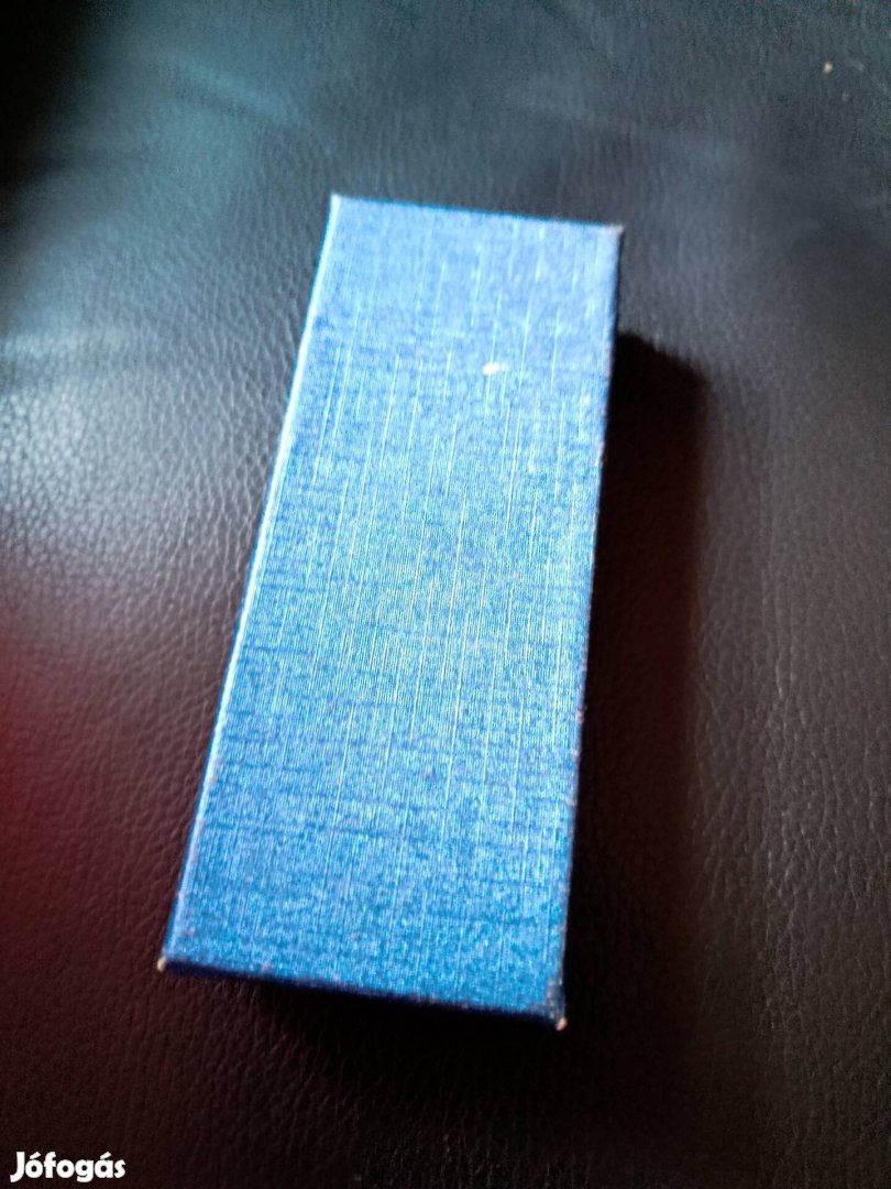 Renault kulcstartó dísz dobozban új !!!! gravírozott kulcstartó 