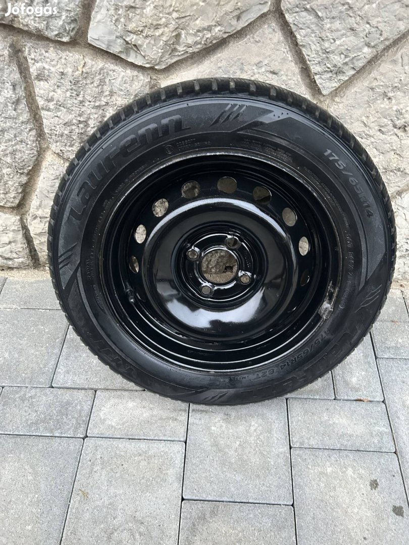 Renault lemezfelni 4x100 175/65 R14 Újszerű Téli Gumival 4db