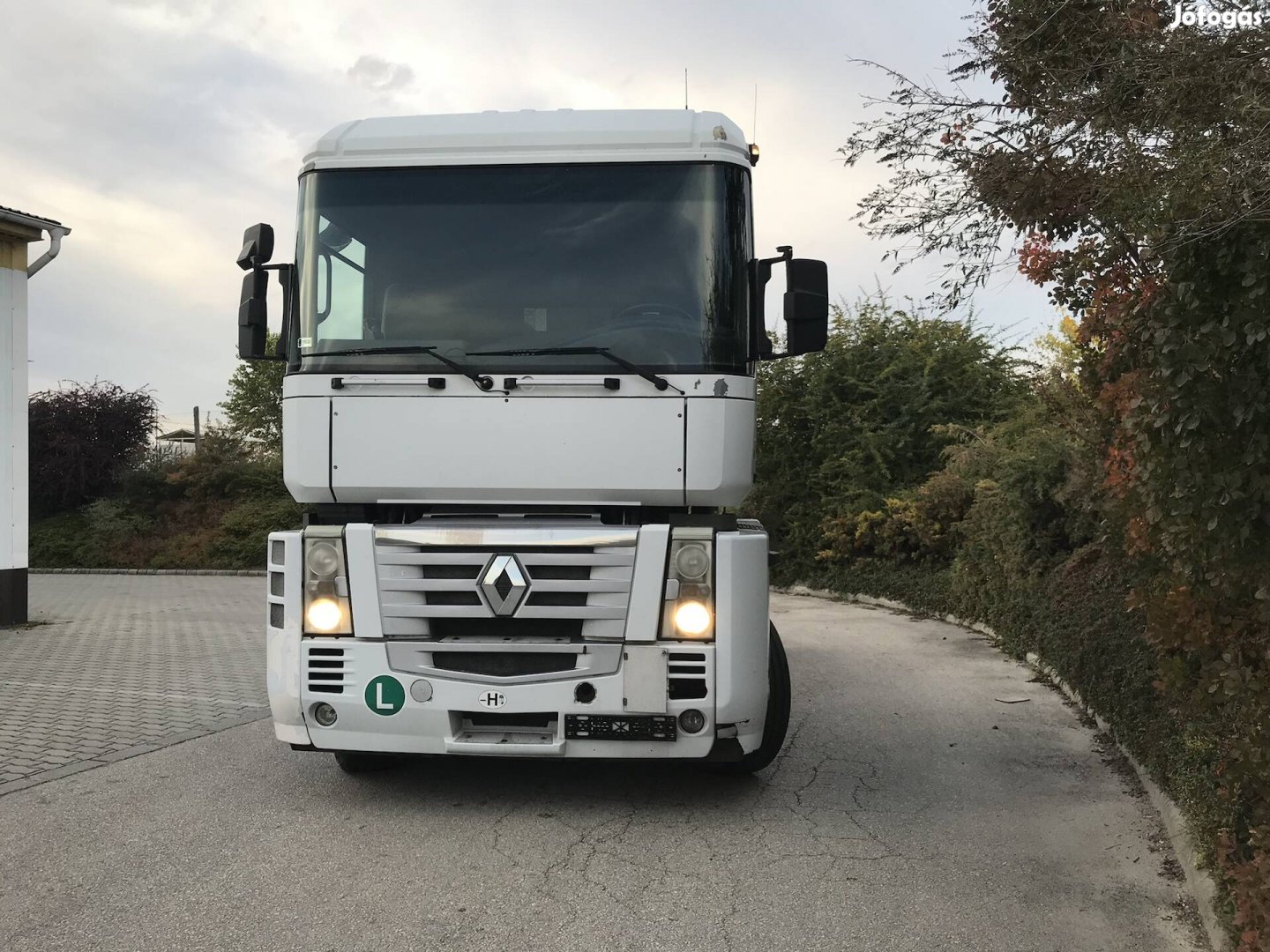 Renault magnum alkatrészek több darab bontva 