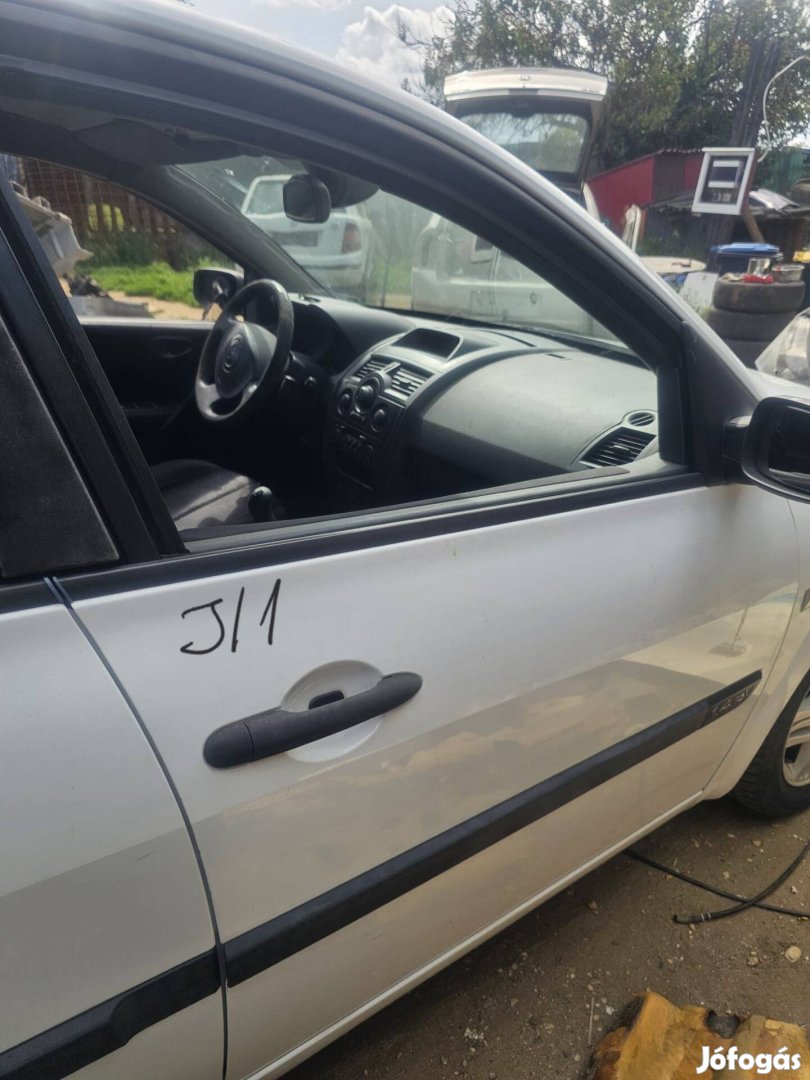 Renault megane 2 ferdehátu ajtó 18000