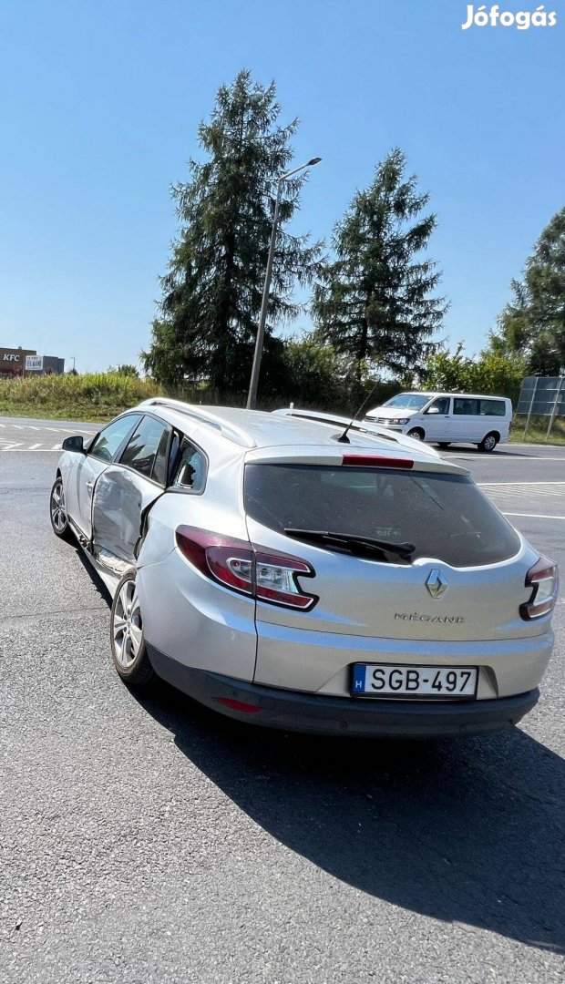 Renault megane 3 1.6 benzin törött