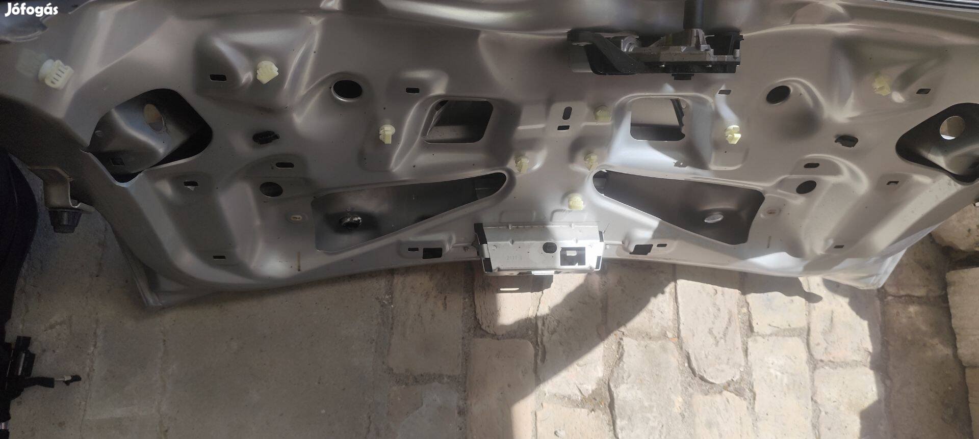 Renault megane 3 csomagtér ajtó törött