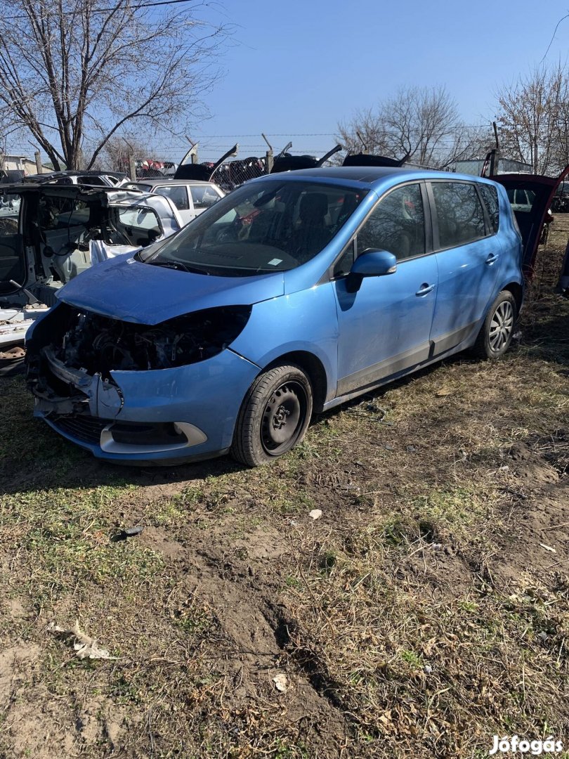 Renault scenic 2015 bontott alkatrész ajtó sarvedo