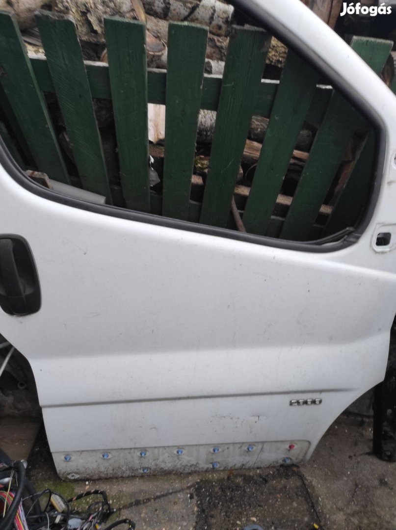 Renault trafic II jobb első ajtó