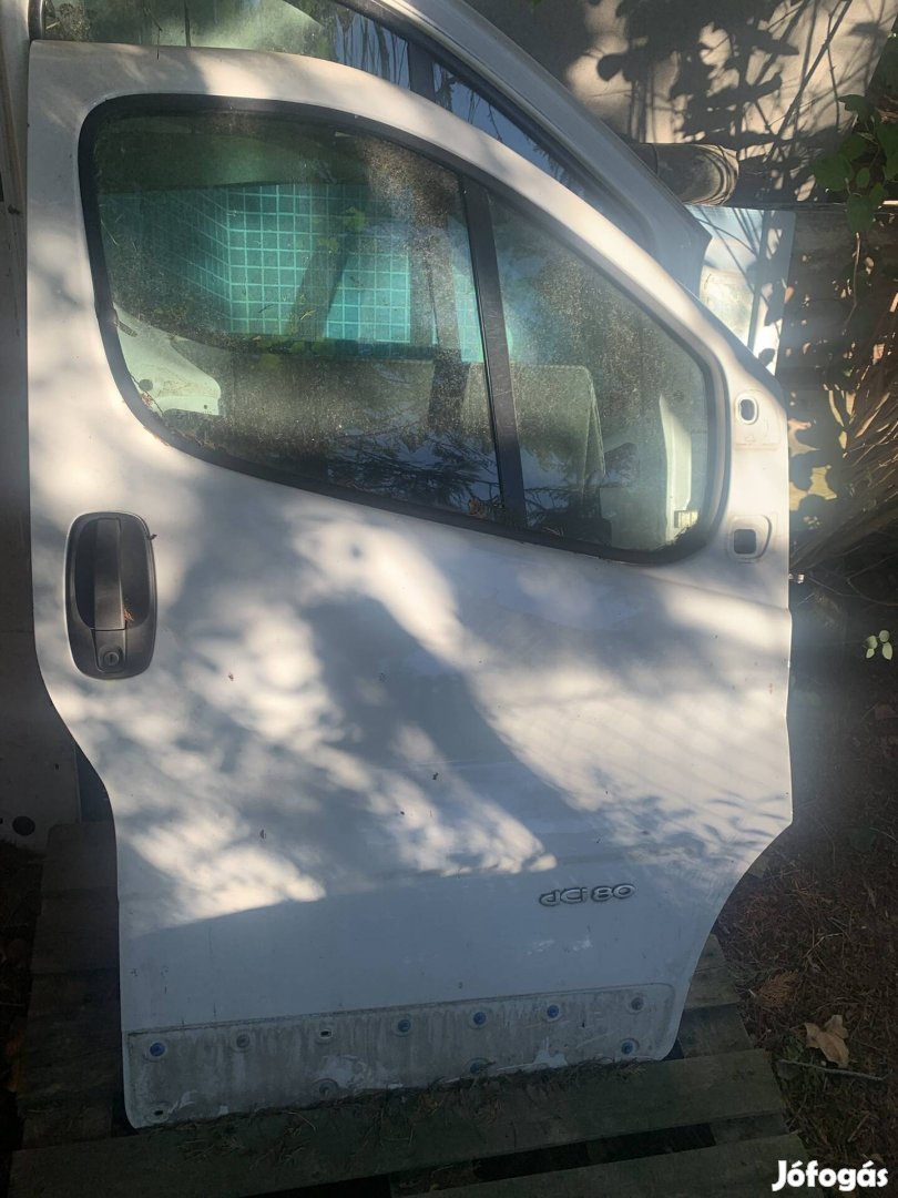 Renault trafic jobb első ajtó