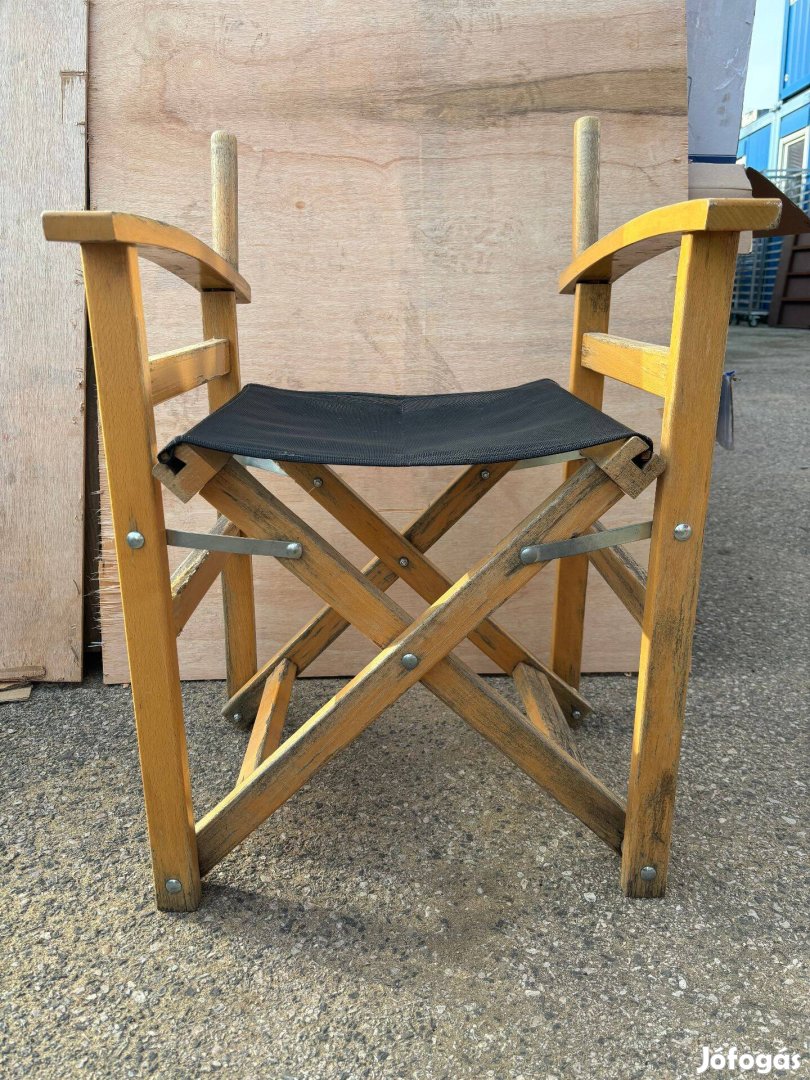Rendezői fa szék
