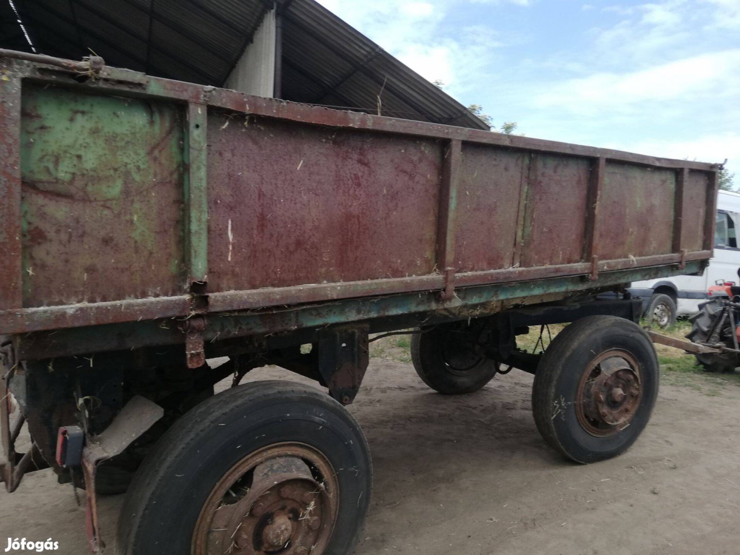 Rendszám nélküli pótkocsi