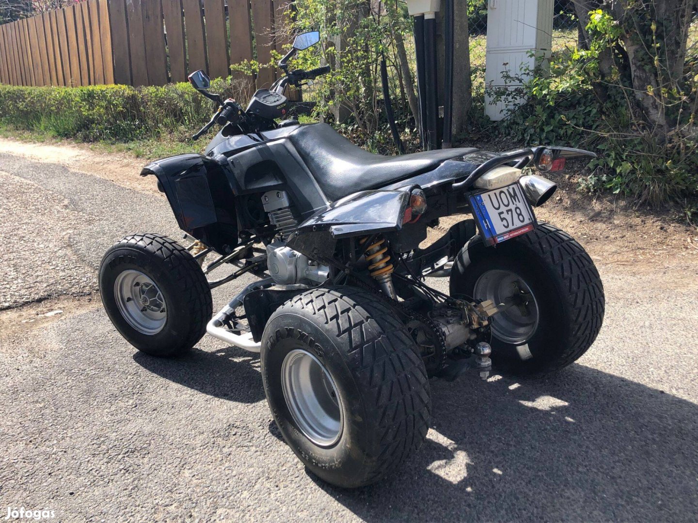 Rendszámos Quad 250 ccm, előre hátra menet