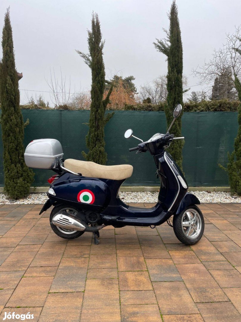 Rendszámos Vespa LX 125 eladó