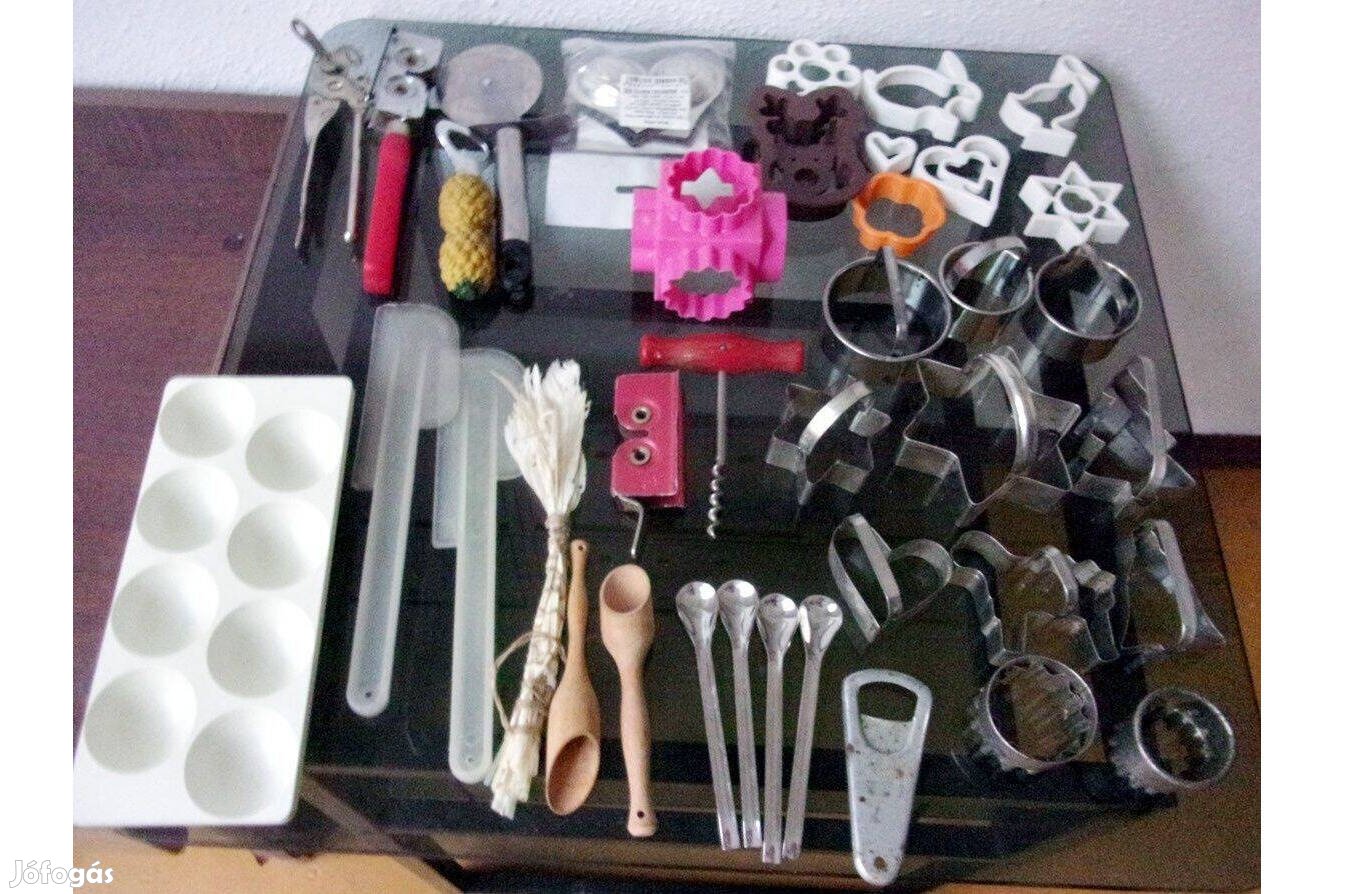 Rengeteg féle konyhai eszköz Újpest központ közelében