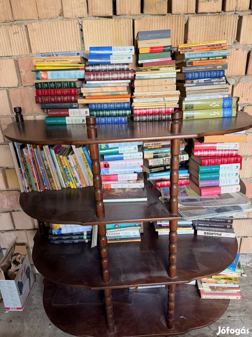 Rengeteg könyv egyben eladó