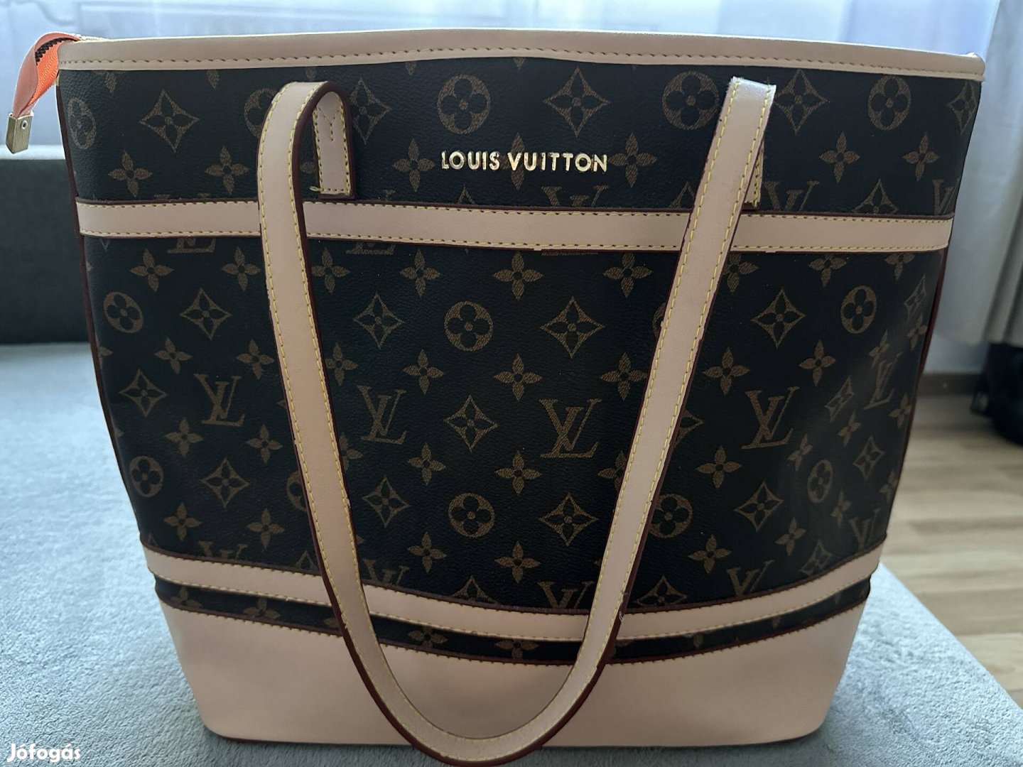 Replika Loius Vuitton táska