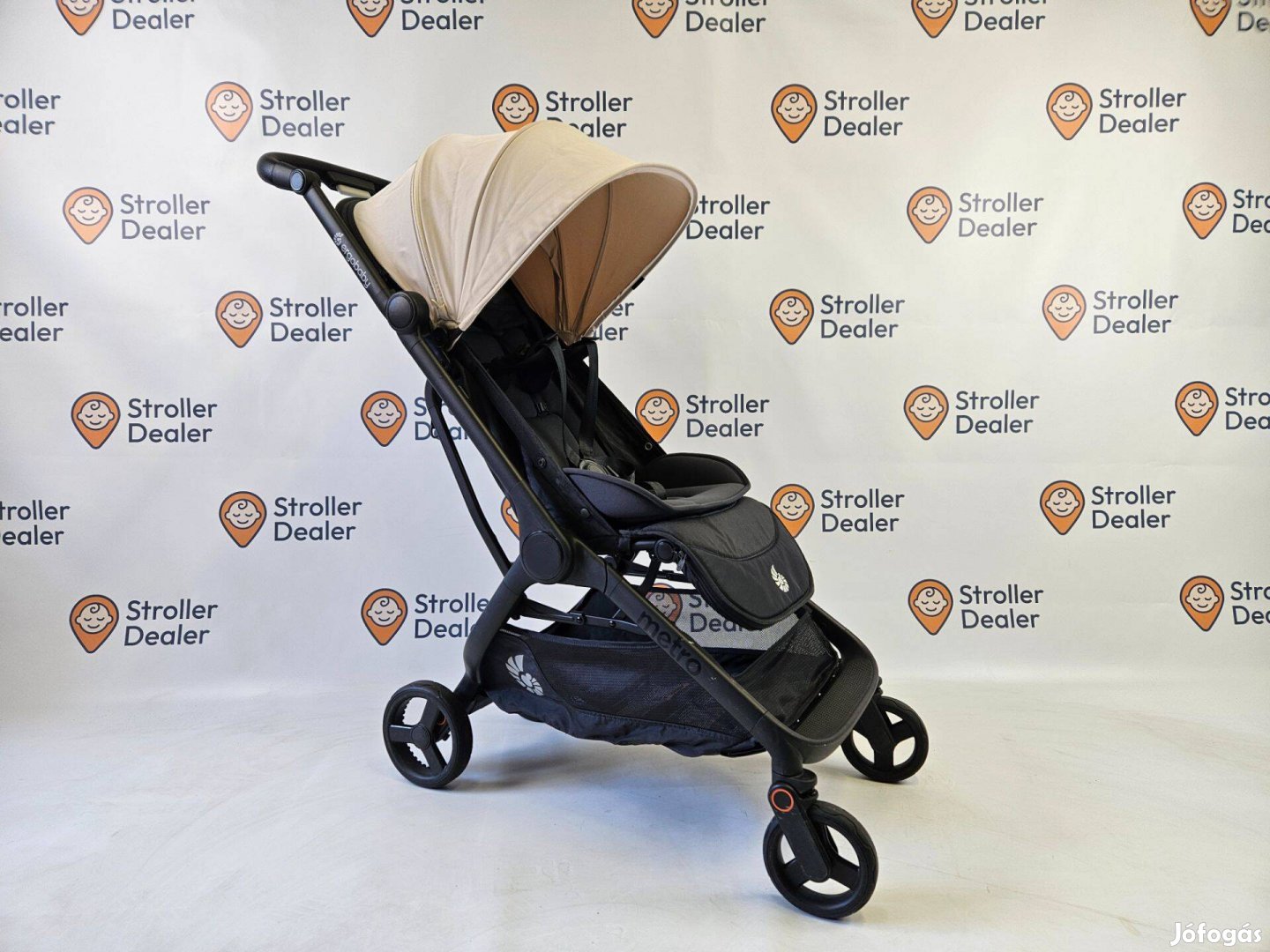 Repülőre felvihető, kicsire csukható Ergobaby Metro 3