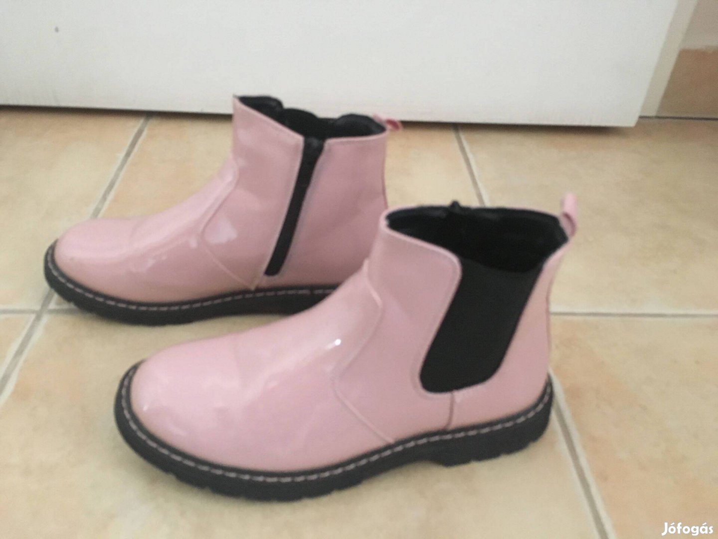 Reserved lakk lány bakancs 35-ös