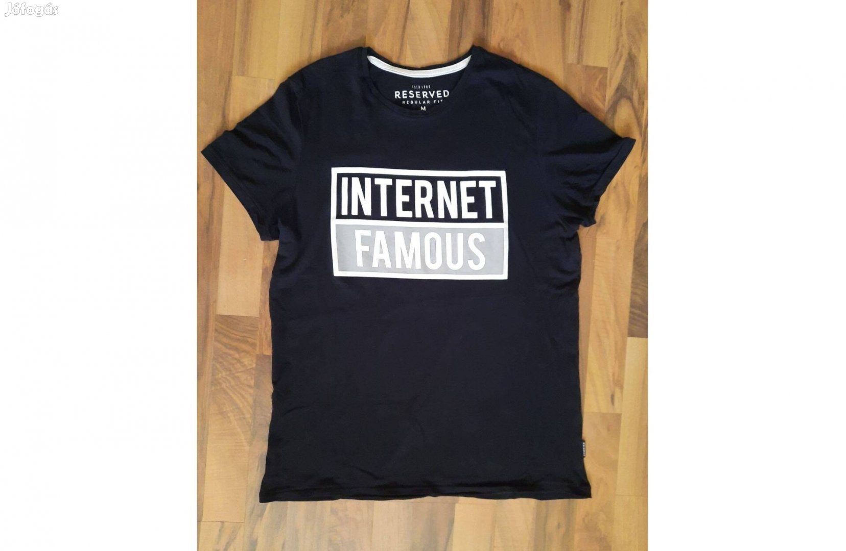 Resreved poló M es Internetfameus felirattal