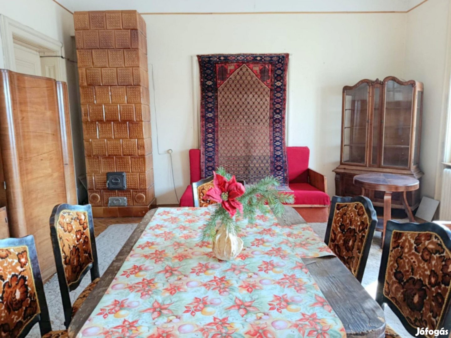 Részben felújítandó, belvárosi nagypolgári lakás keresi új