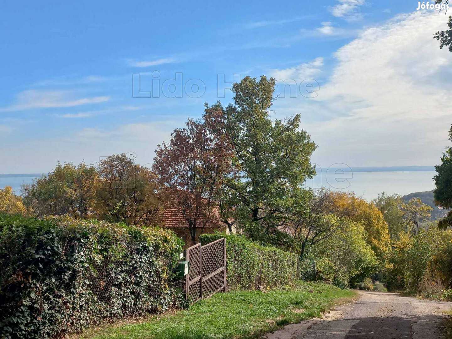 Részpanorámás építési telek Balatonalmádiban az Öreghegyen