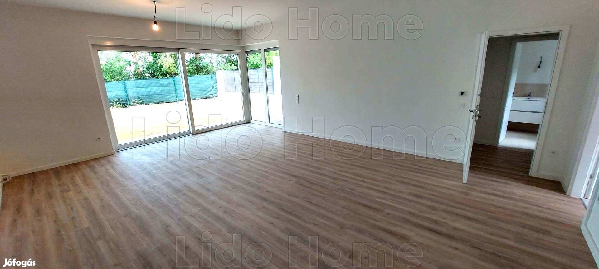 Részpanoránmás földszinti kertkapcsolatos lakás Balatonszárs