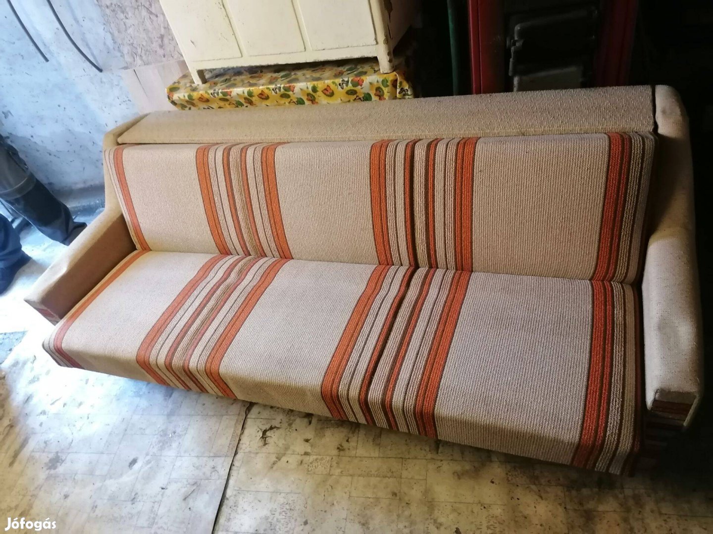 Retró 2 személyes ágynemü tartós kanapé a 70- 80-as évekből