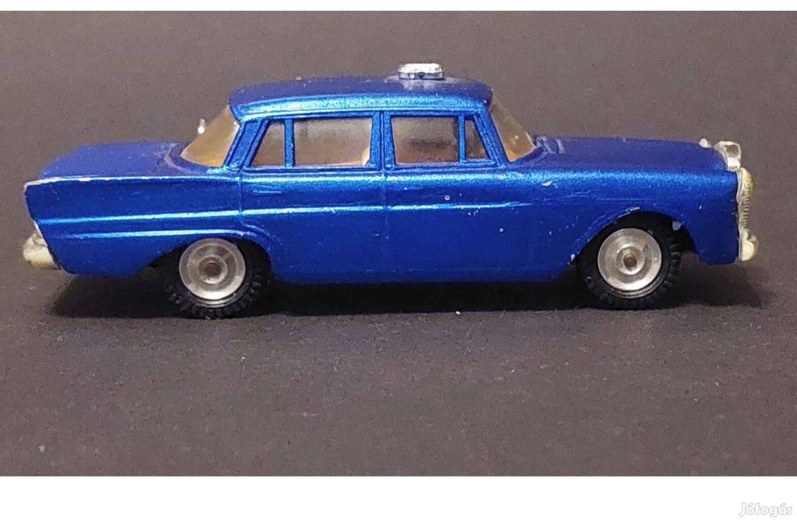 Retro 64 éves Gama Mercedes 220s fém autó kocsi jármű