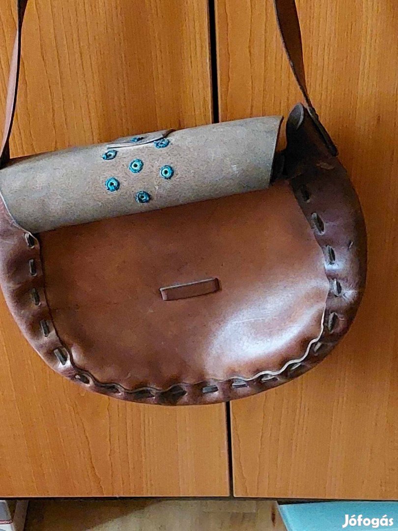 Retró Bőrválltáska. Kézmüves munka