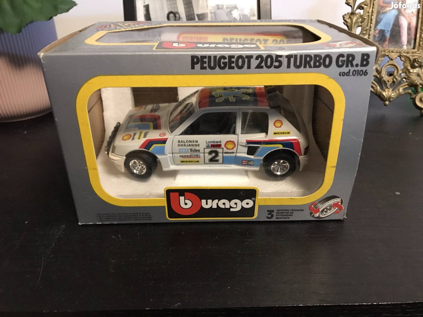 Retro Burago Peugeot turbó 1:24 modell