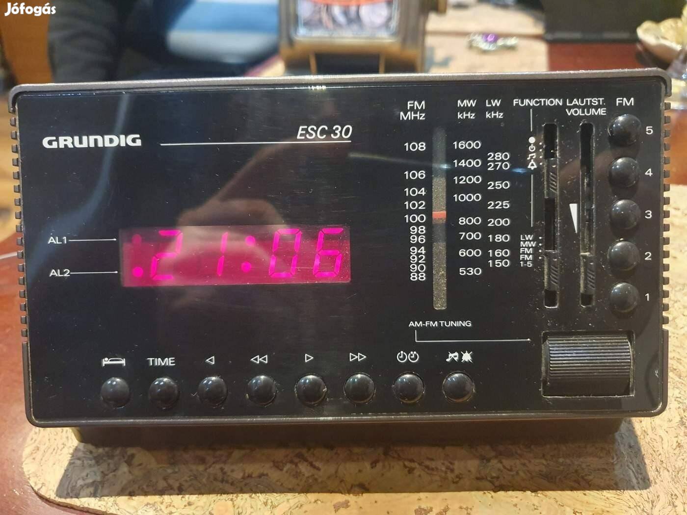 Retro Grundig ESC 30 rádió 1985-ből szocreál kádár takarítás előtt