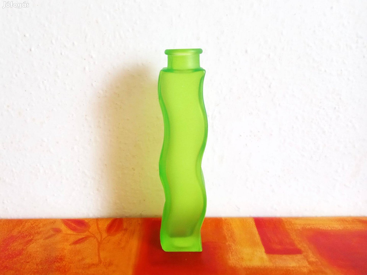 Retro IKEA váza, zöld színű, hullámos oldalú, matt üveg váza