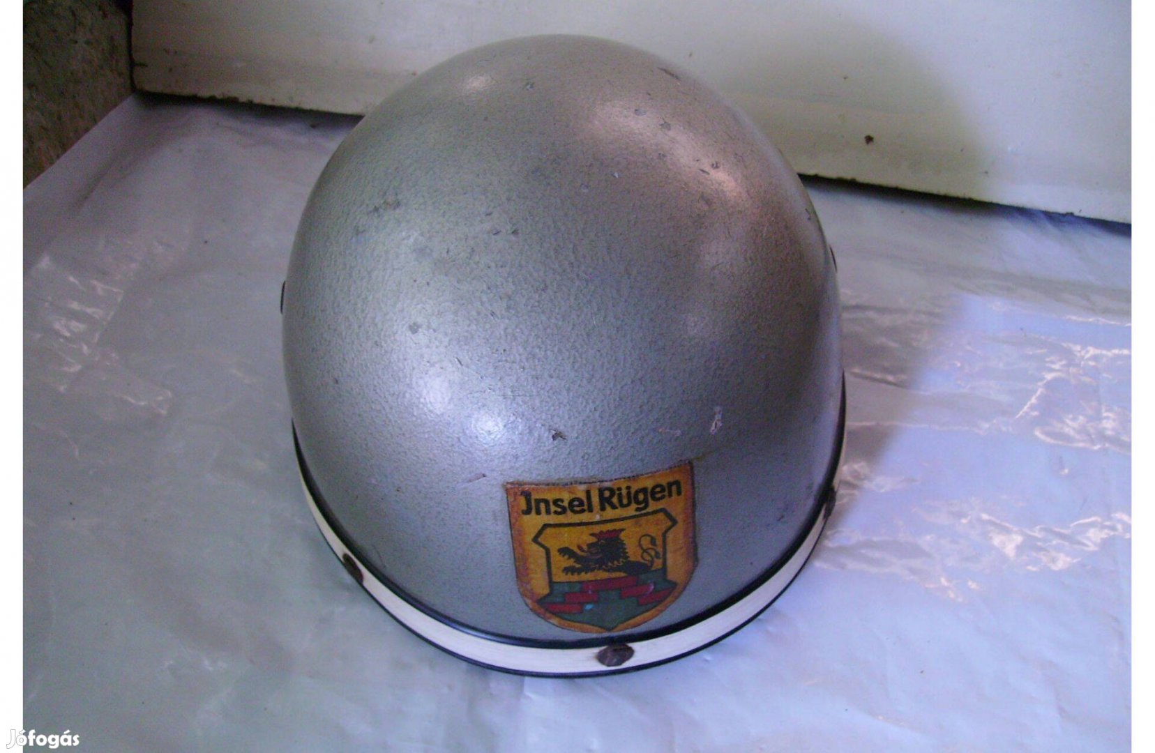 Retro Kiskőrösi Hungária bukósisak + 1 ajándék Perfekt VEB bukósisak