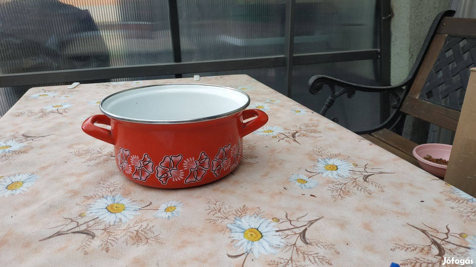 Retro Közepes Méretű Konyhai Zománcos Edény