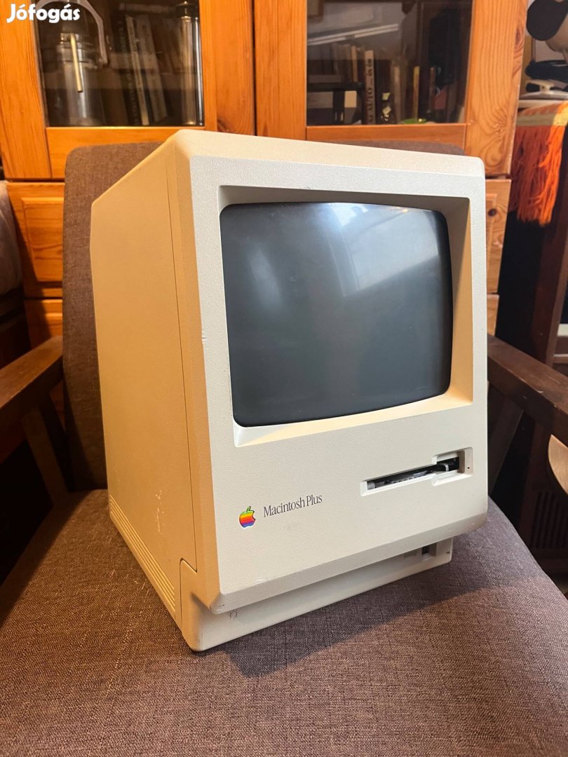 Retro Macintosh Plus számítógép