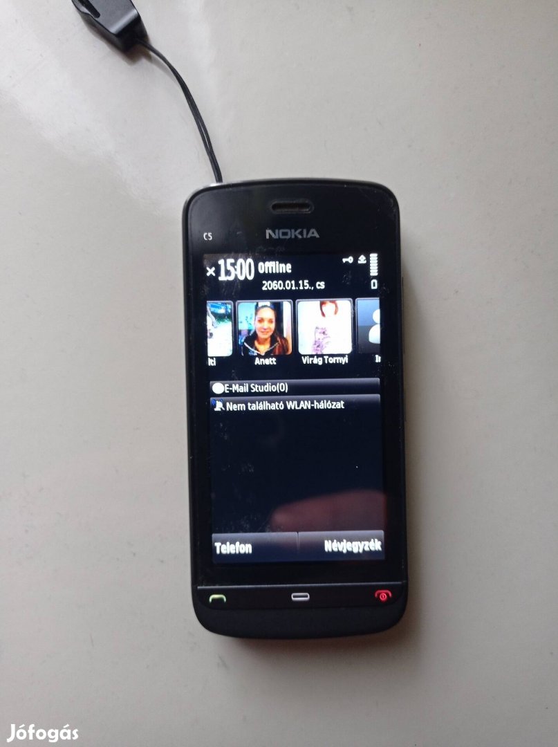 Retro Nokia c5 erintős mobiltelefon.