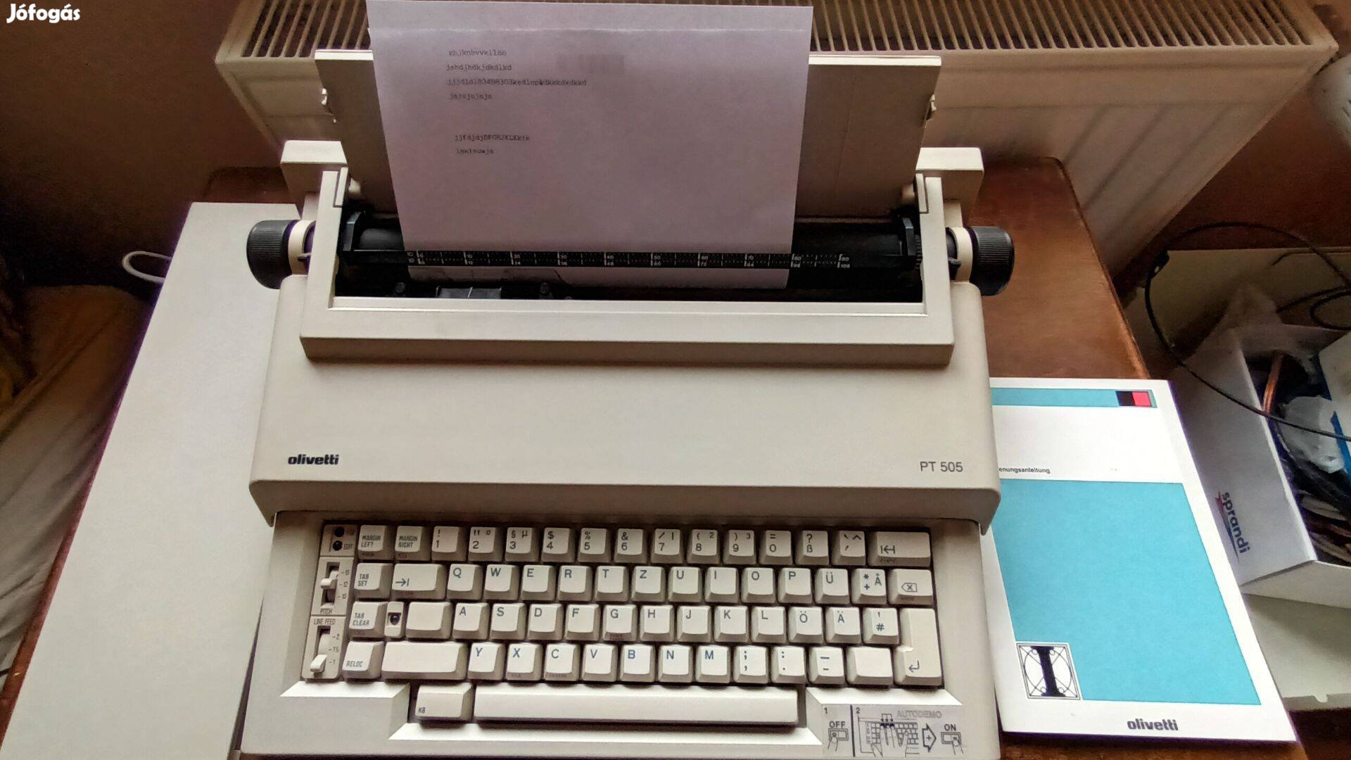 Retro Olivetti PT505 elektromos írógép régi