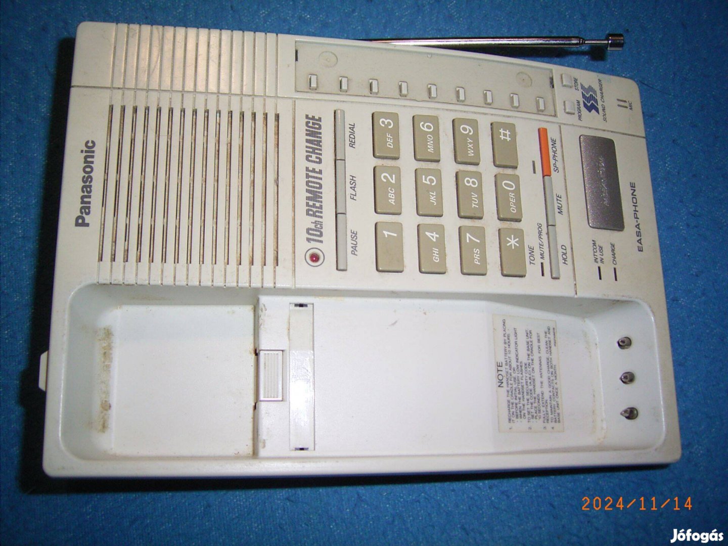 Retro Panasonics vezeték nélküli vezetékes telefon a 80-as évekből, 1