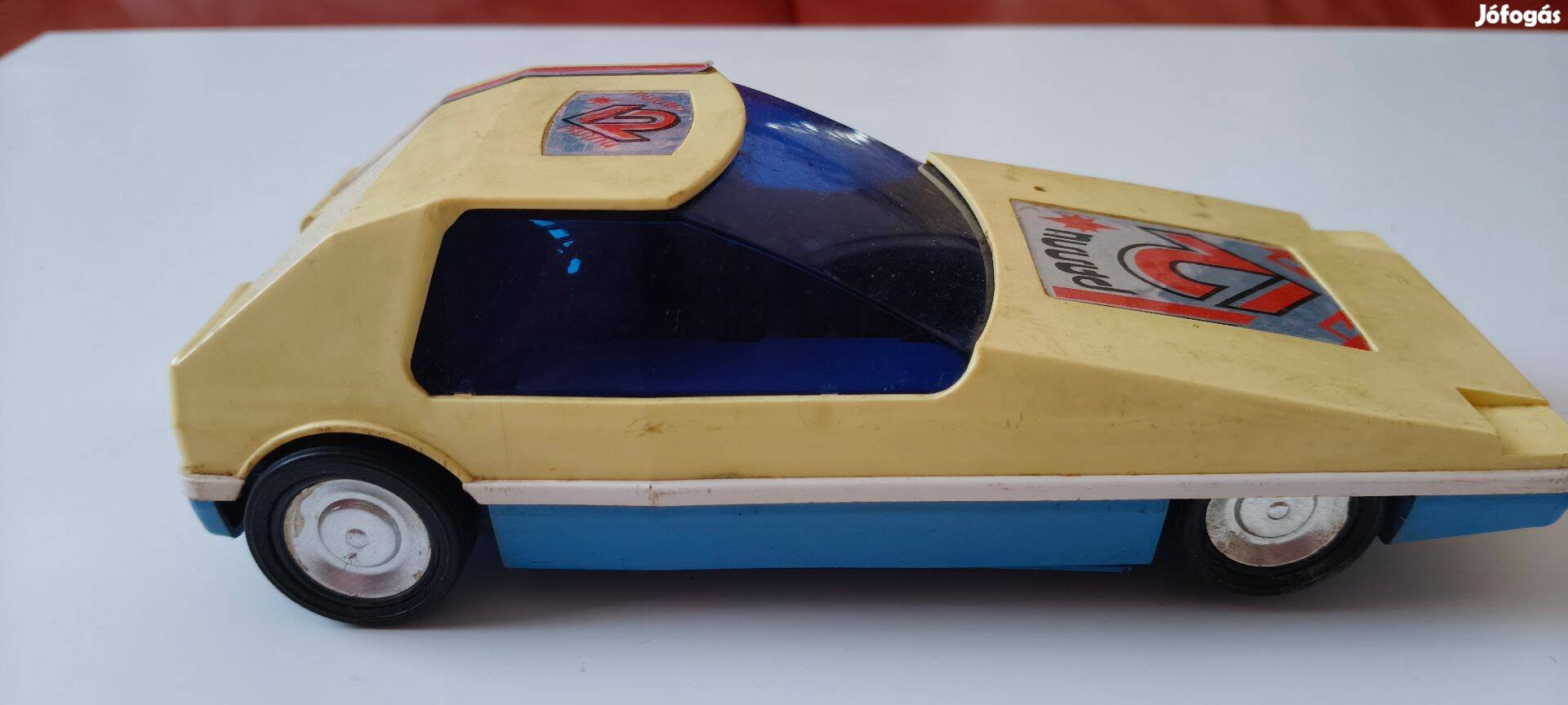 Retro Szovjet elemes autó