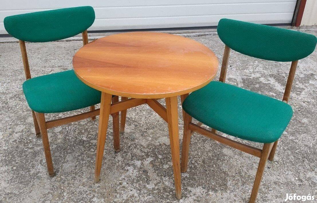 Retro Cseresznye színű körasztal 2 db párnázott székkel