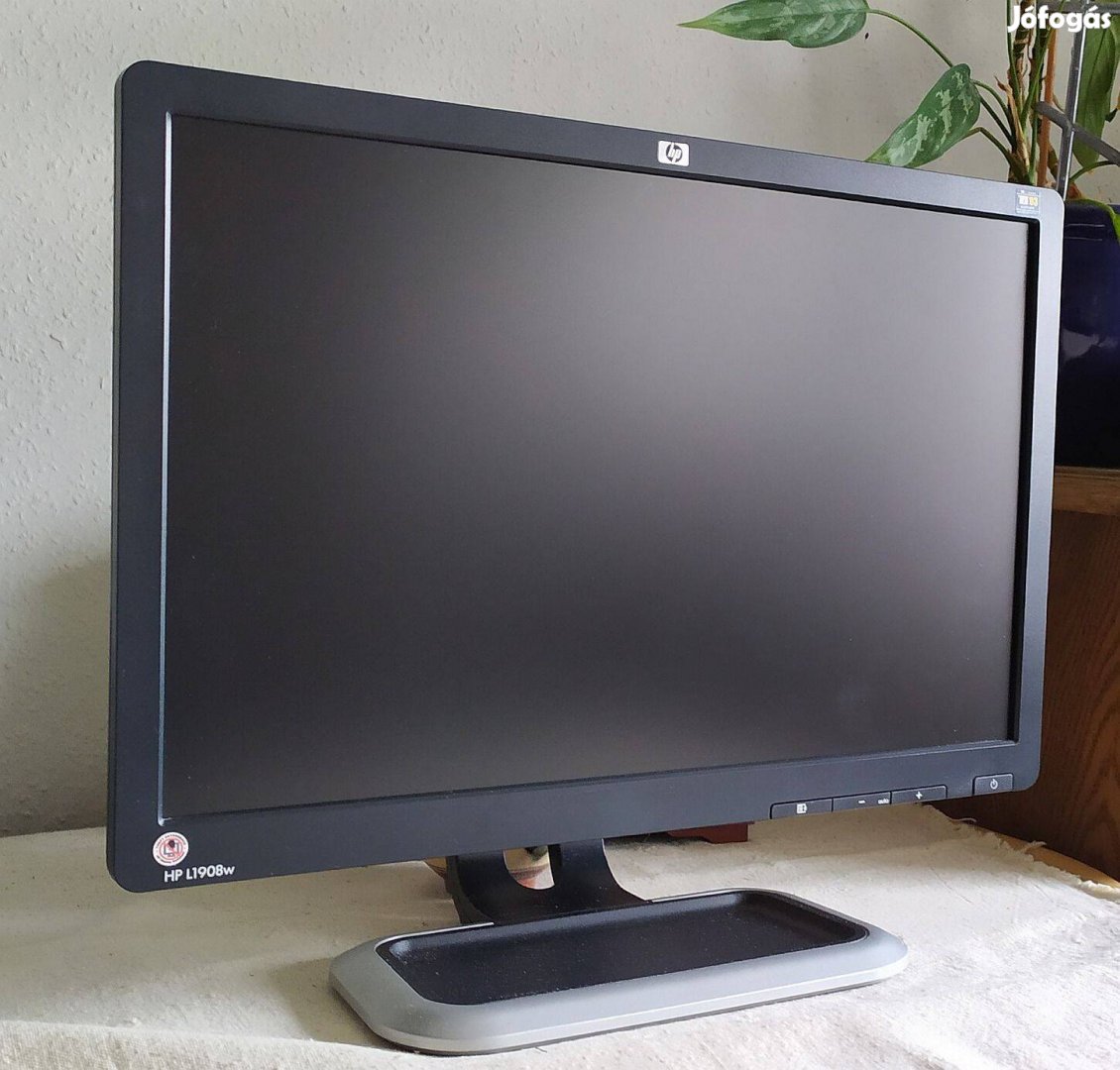 Retró, de hasznos HP 19 monitor 1440x900