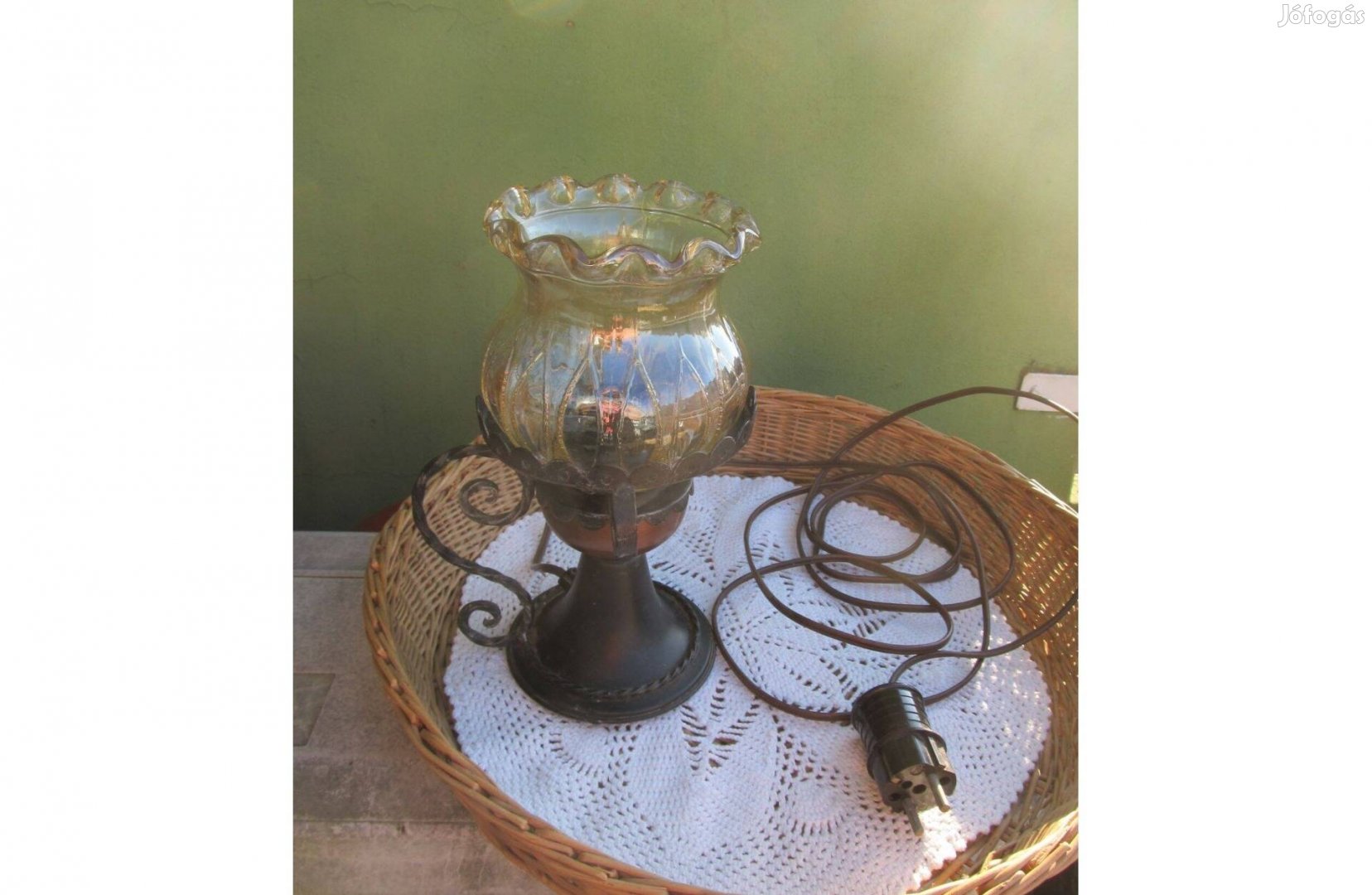 Retro, kovácsoltvas üveg búrás asztali lámpa