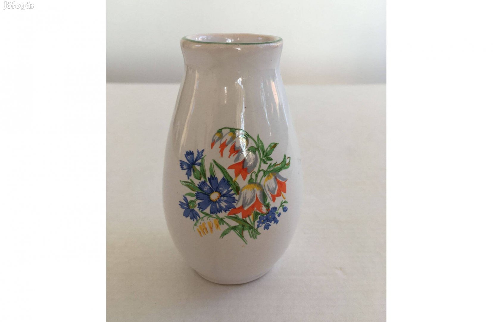 Retro, régi fehér virágmintás porcelán mini váza, ibolyaváza