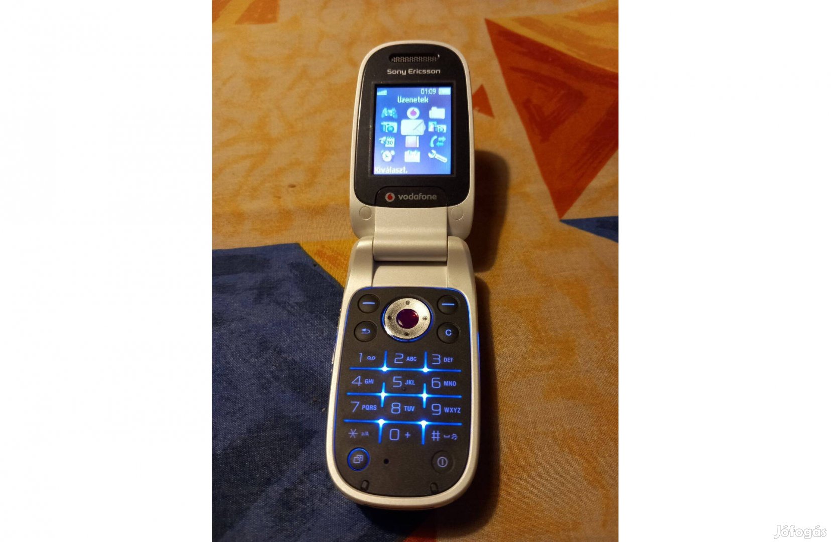 Retró, régi mobiltelefon Sony Ericsson Z310i hibás