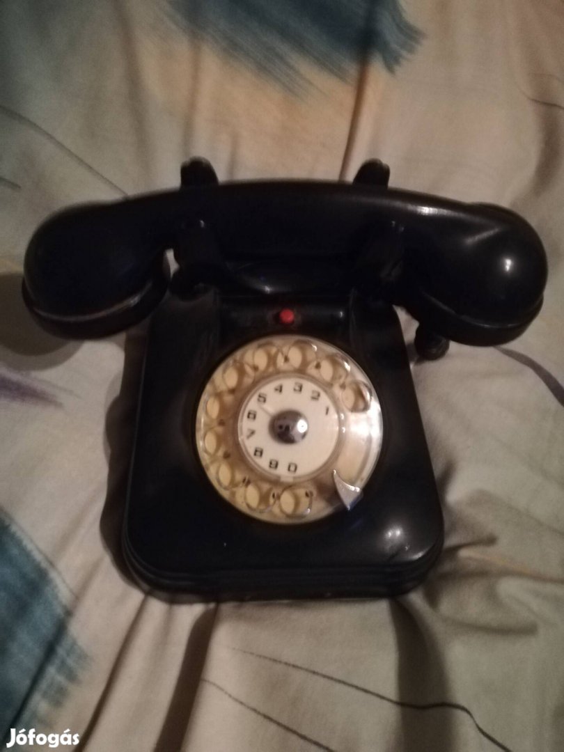 Retro, régi tárcsás telefon magyar posta tulajdona felirattal